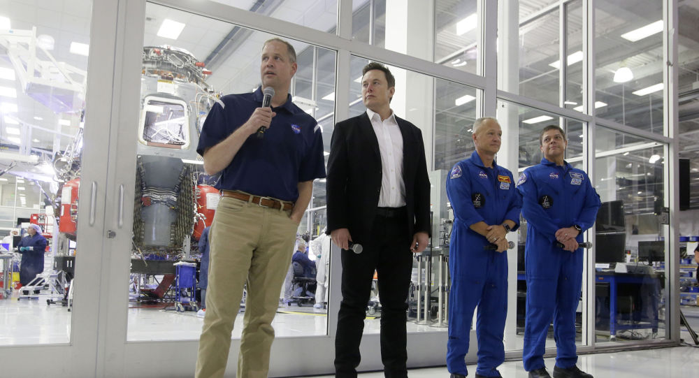 埃隆·马斯克（Elon Musk）和美国国家航空航天局局长说，首架有人驾驶的SpaceX飞行将于2020年初开始。